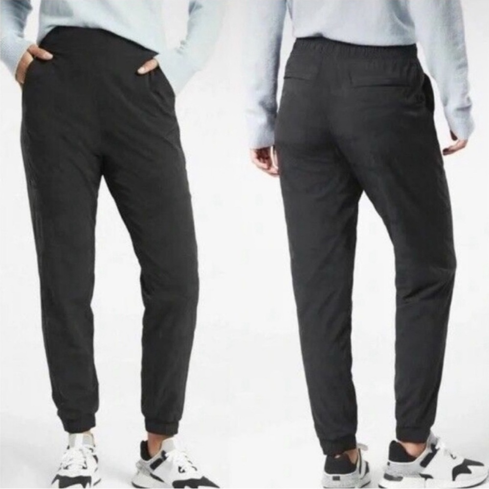 Athleta Textured Brooklyn Jogger in Black - Size 4